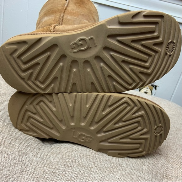 UGG Girls' Bailey Button Triplet II Boots - Picture 10 of 15